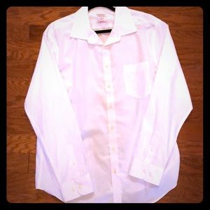 Men’s crisp white button down